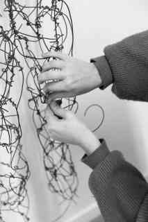 Olga Noun im Gastatelier des Künstler:innenhauses, Arbeit an dem Projekt