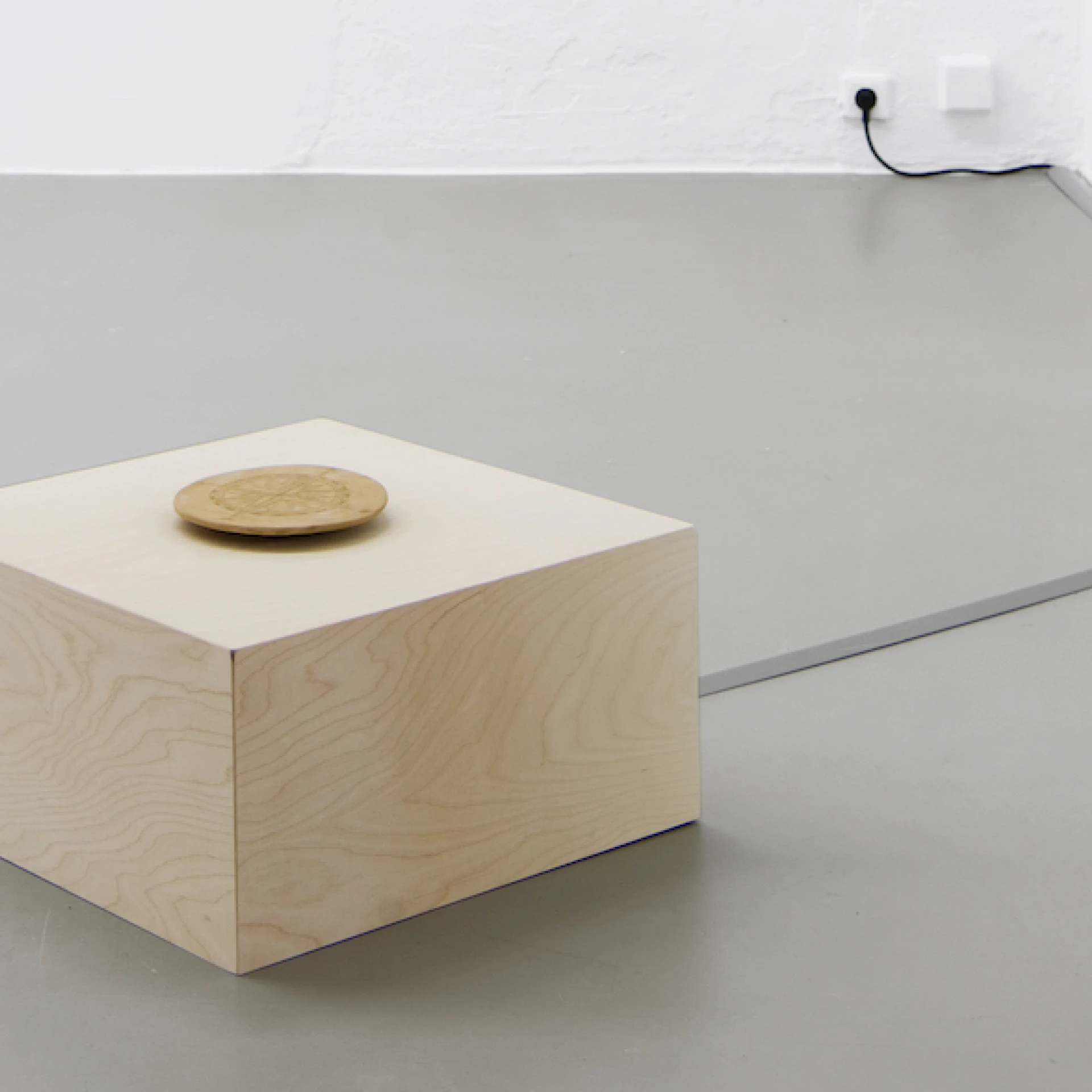 Xeno Mapa, Sound Installation, Compassrose aus Ton, 2020