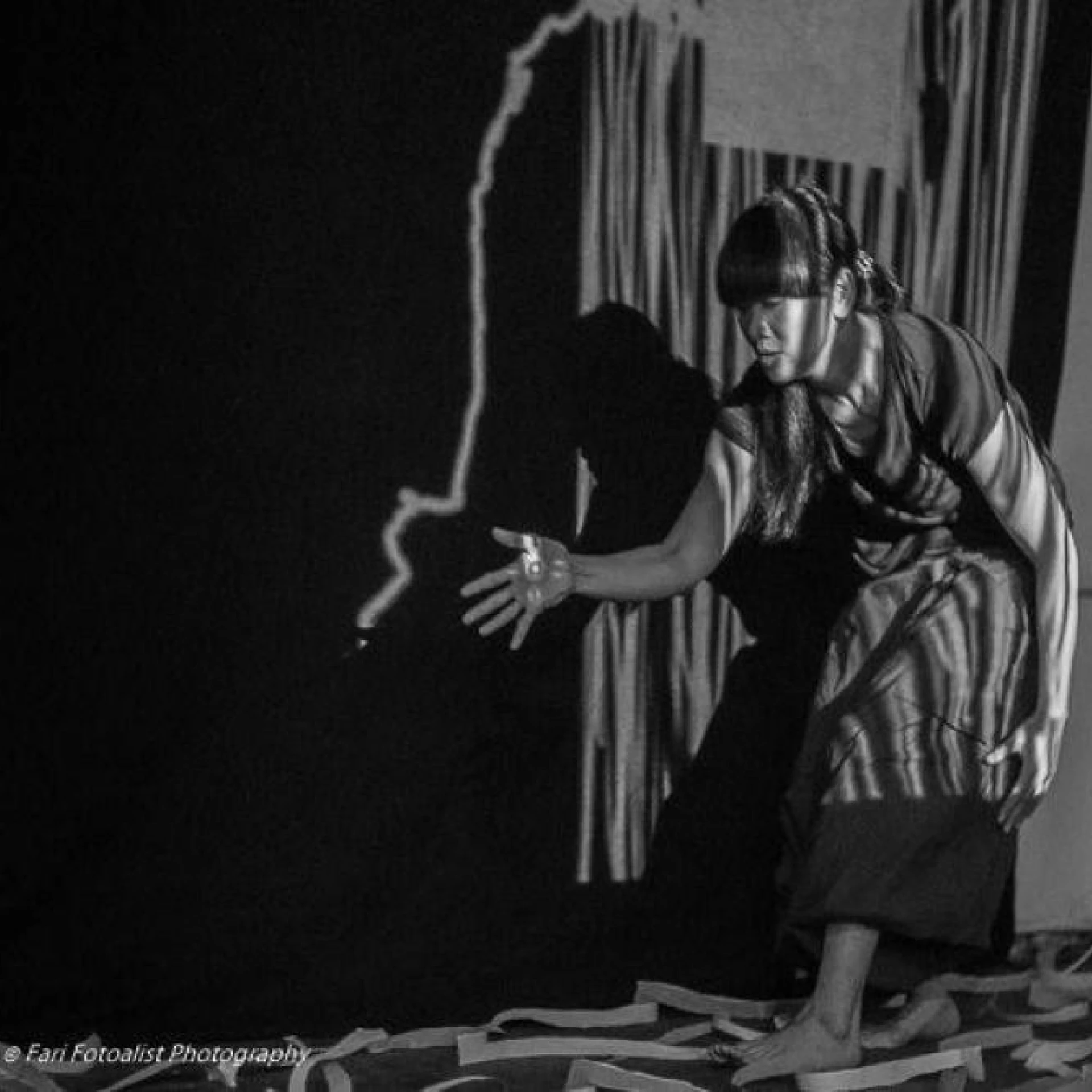 A Silent Room  
Performance together with Yuko Matsuyama, gallery Neurotitan, October 2017, Berlin
photo by Fari Fotoalist