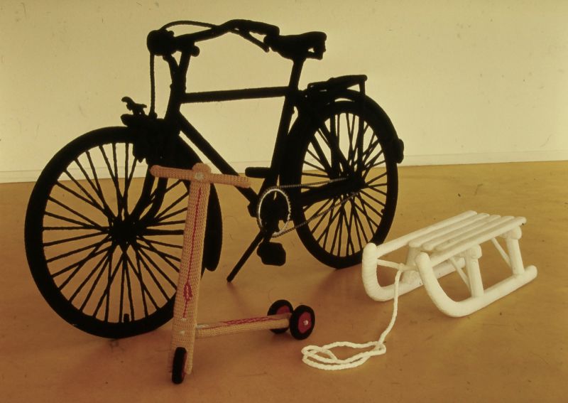 *Häkelarbeiten: Fahrrad, Schlitten, Roller*, 2000, bicycle (180 x 60 x 110 cm), sledge (82 x 35 x 22 cm), scooter (60 x 70 x 30 cm), acrylic yarn