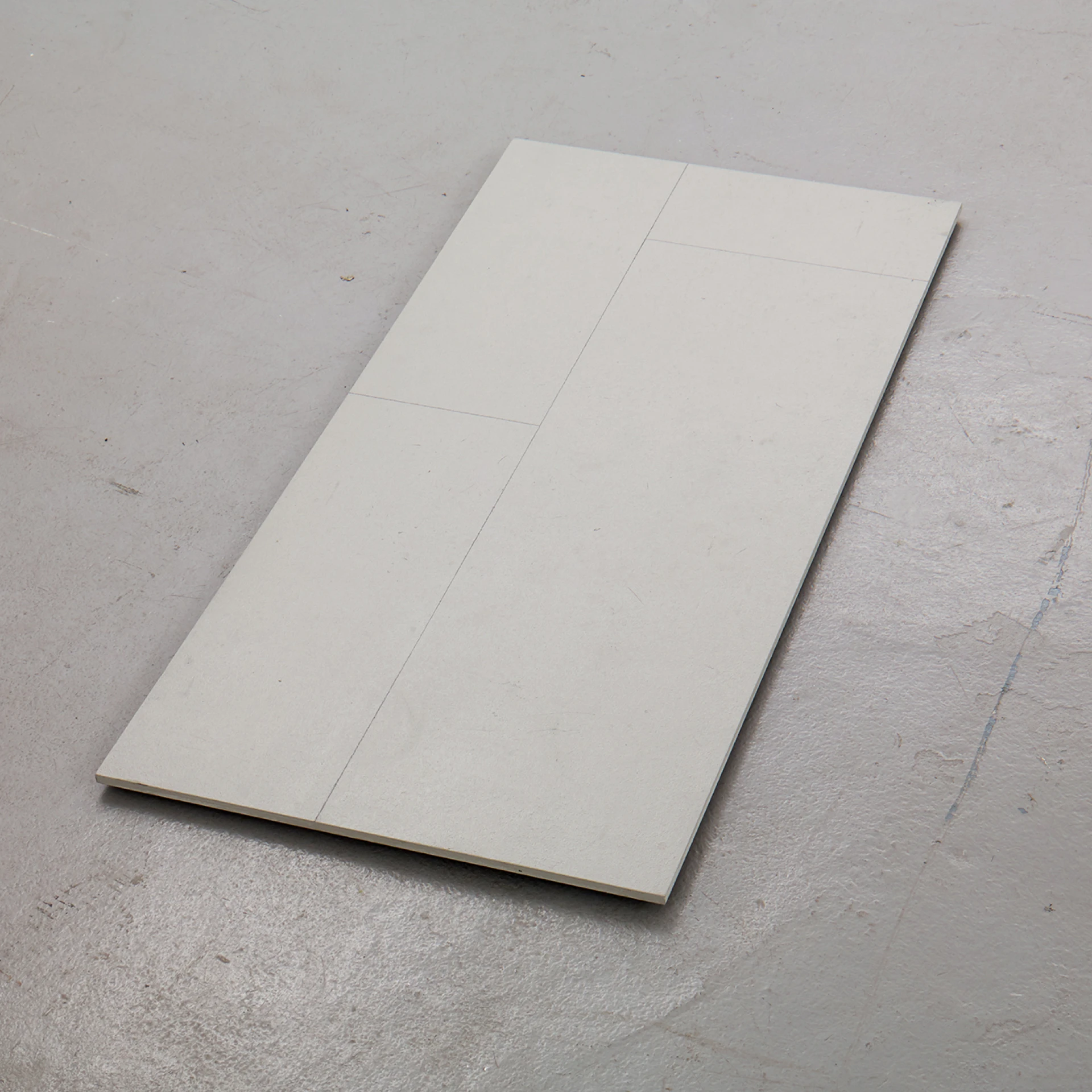 *Fussboden*, 2014-2016, 95 x 47 x 15 cm, Zeichnung, Fussbodenfarbe, Lack auf Holzplatte