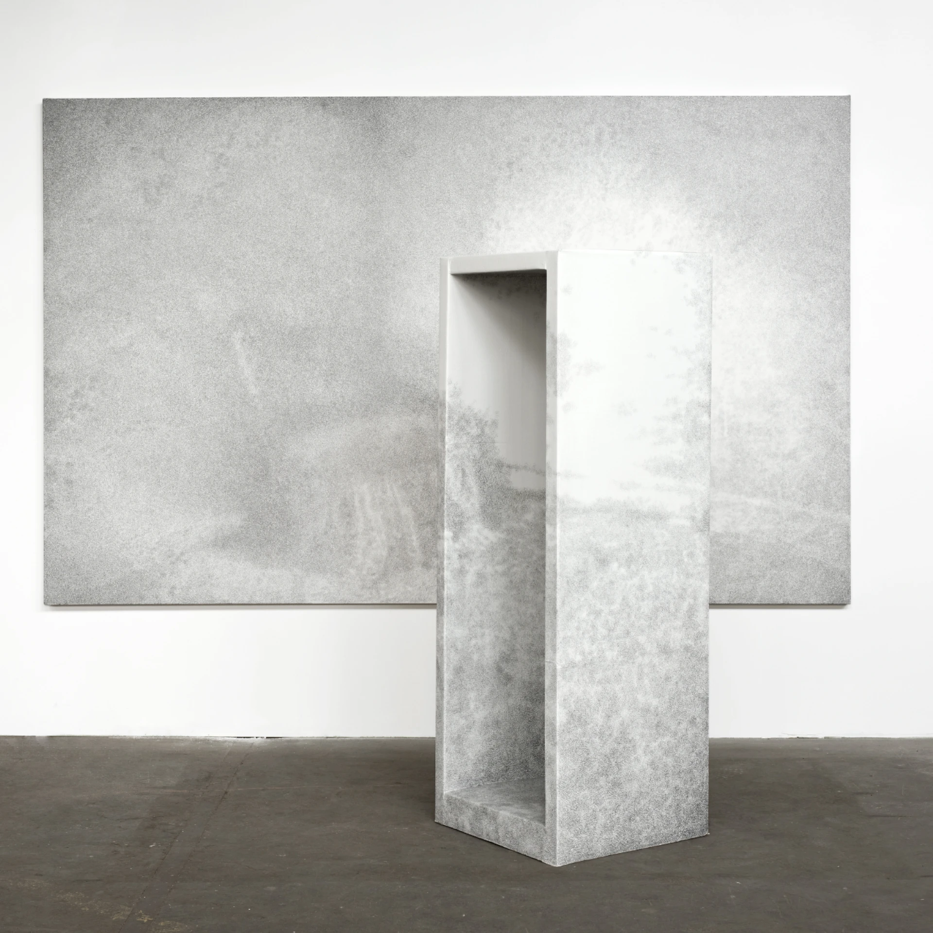 *Im Zimmer*, 2018, Bleistift auf Karton und Leinwand, Leinwand 190 x 300 cm, Foto Jens Weyers