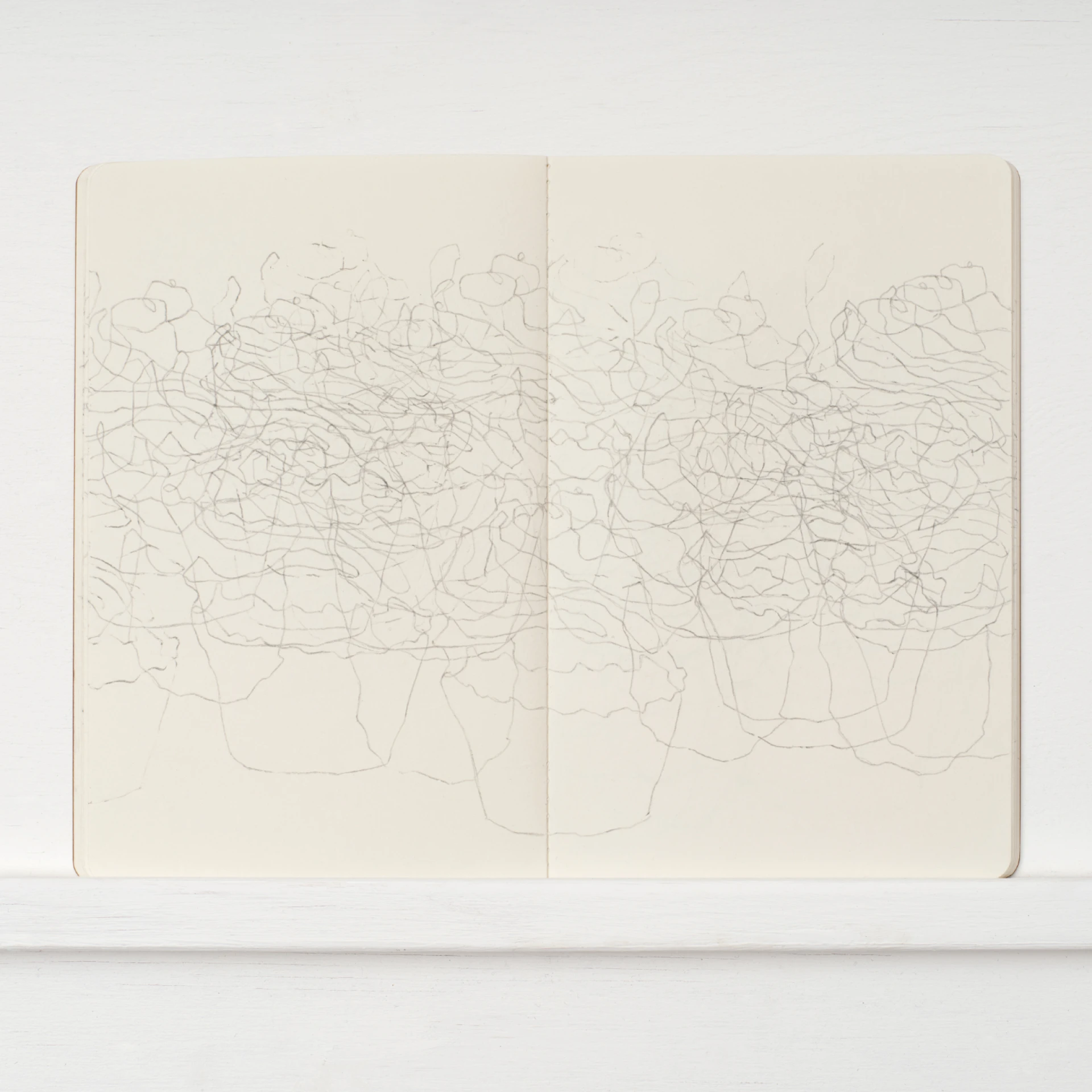 *kleine Hefte*, 2023/2024, Bleistift auf Papier, 21 x 13,5 cm, Foto Tobias Hübel