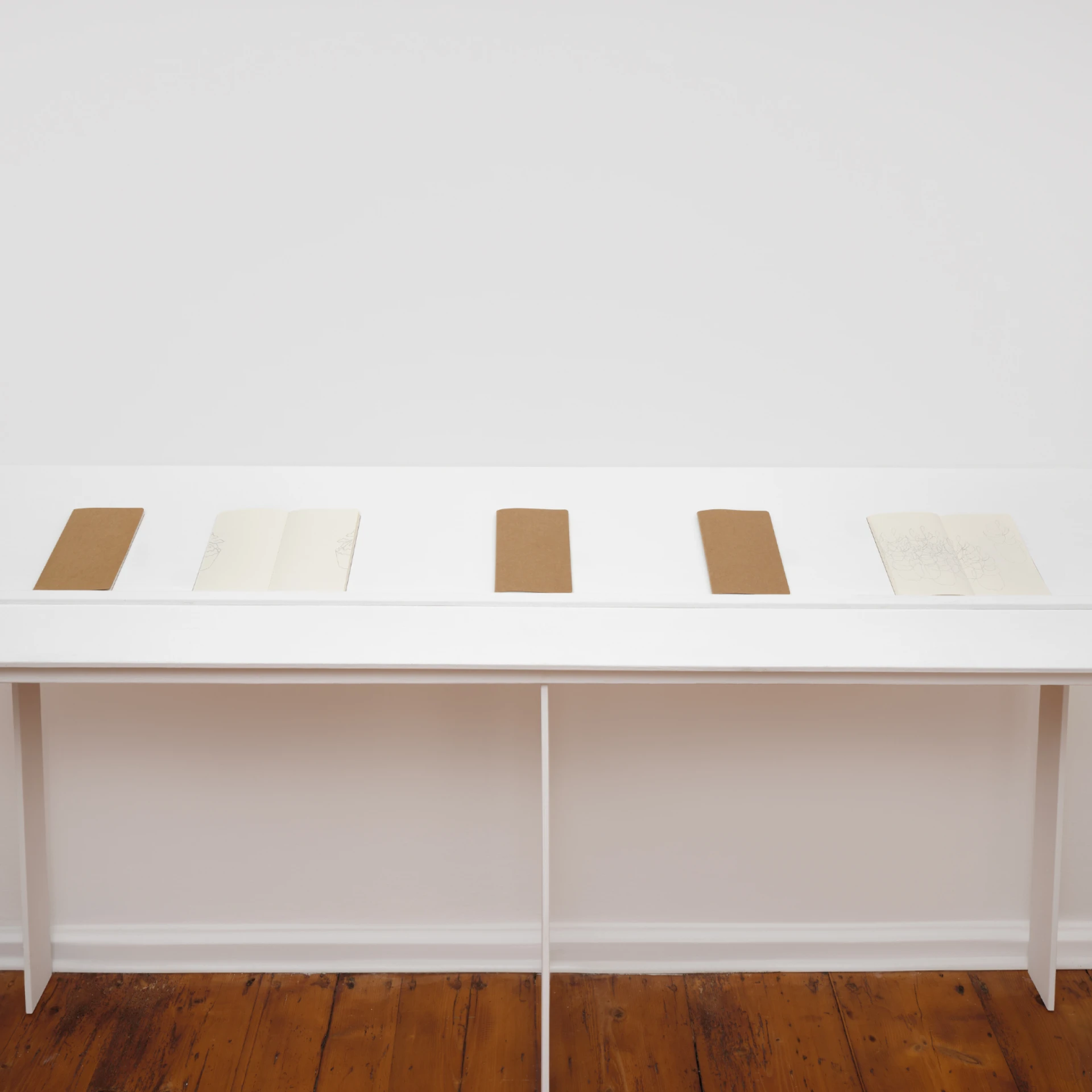 *kleine Hefte*, 2023/2024, Installationsansicht Syker Vorwerk 2024, Foto Tobias Hübel