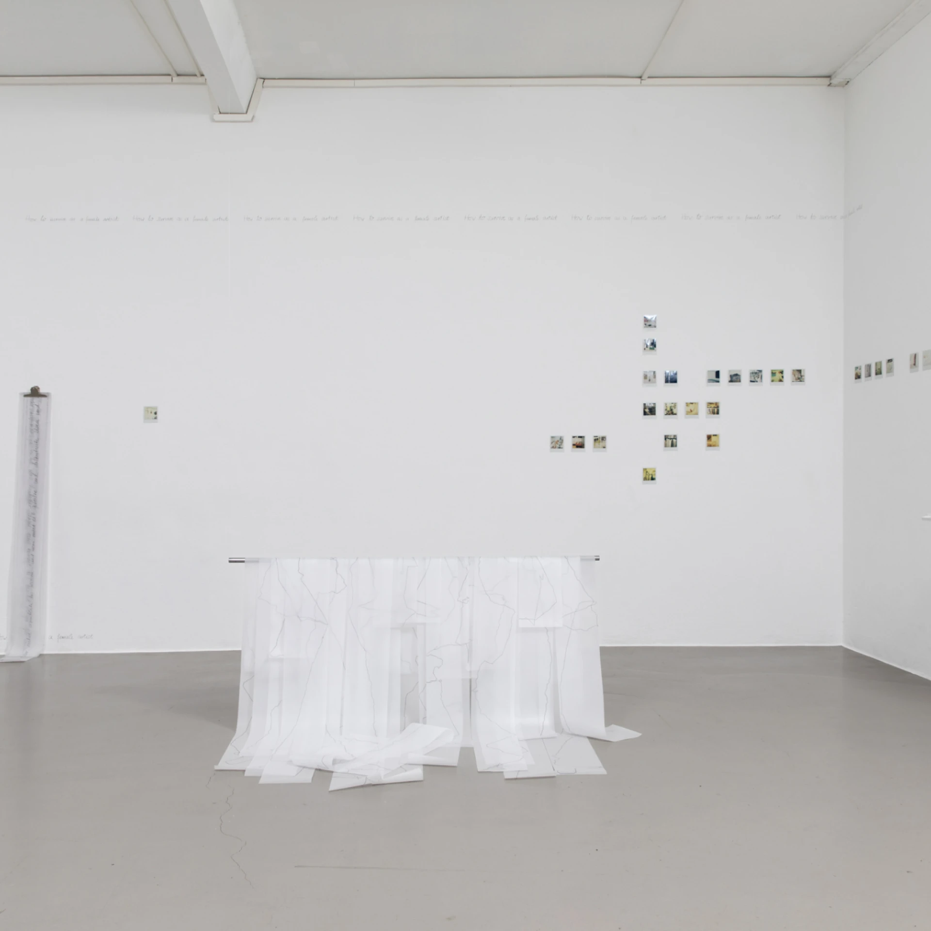 *Gehen, Sammeln, Aufzeichnen*, 2024, Installationsansicht GAK Gesellschft für Aktuelle Kunst Bremen, Foto Cosima Hanebeck
