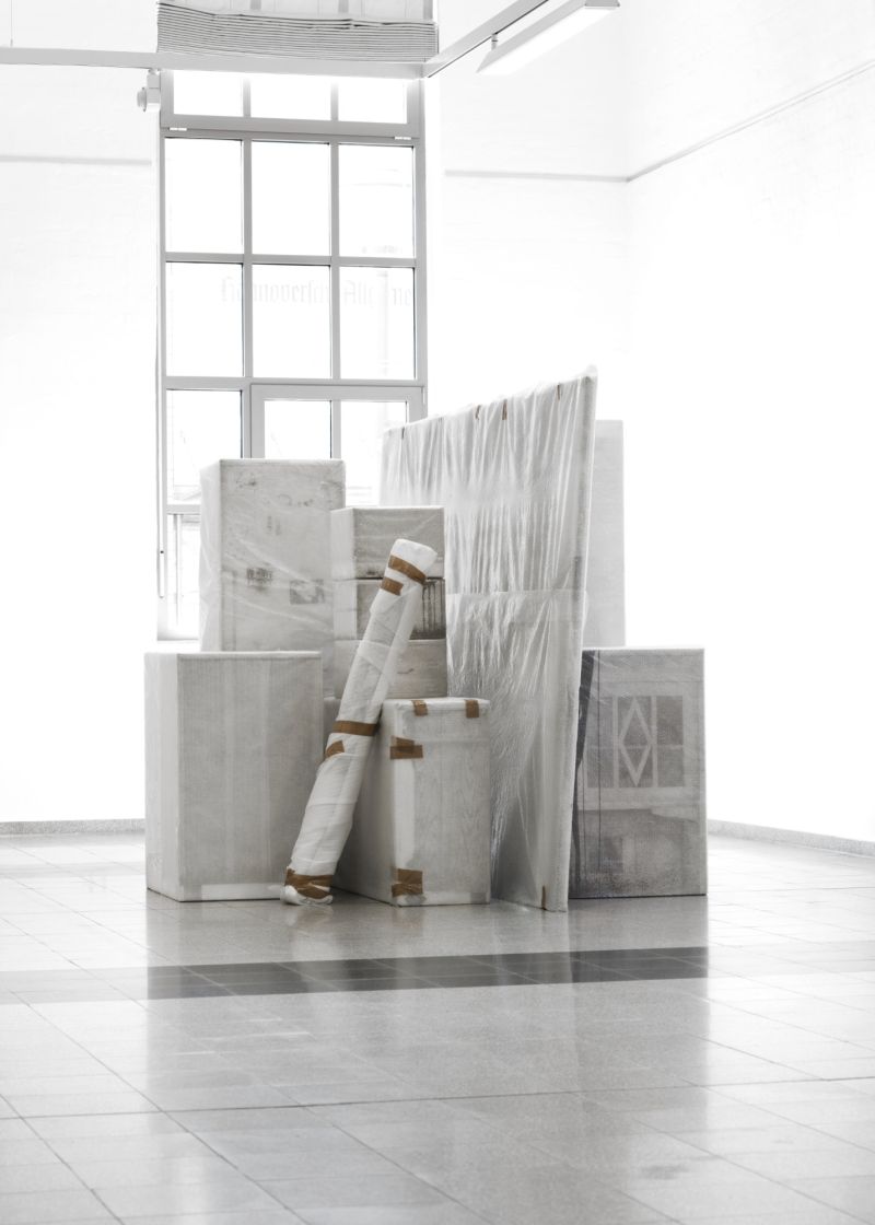 *Ich bin nicht da*, 2023, Pencil on cardboard, paper and canvas, packaging material, Städtische Galerie Lehrte, photo Jens Weyers