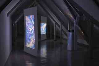 *serendipity*, 2019, 9 minütiger Loop, vier Diaprojektoren auf vier Leinwänden, 
je 2,2 x 1,5m, Ausstellungsansicht MeisterschülerInnen Ausstellung 2019, Weserburg - Museum für moderne Kunst, Bremen 2019