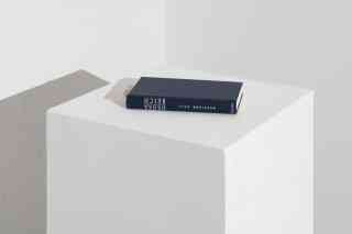 *Leerzeichen*, Detail, 2026, Digitaldruck, Buch, Rubellos, Foto: Anja Engelke