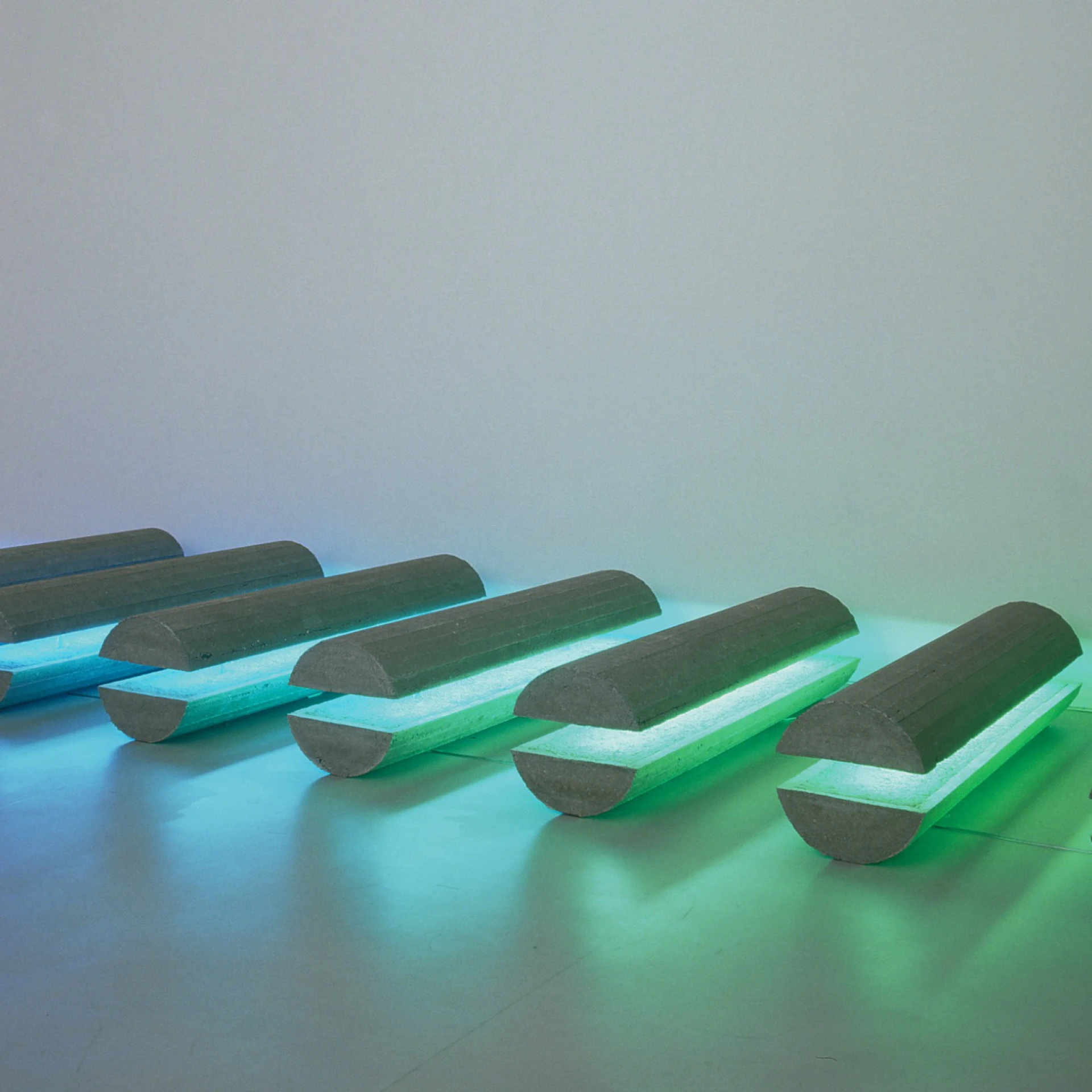 *Begrünung*, 1993,  concrete and neon, Forum Langenstraße as part of the master student exhibition, 45 x 550 x 180 cm, 7 parts
Photo: Joachim Fliegner