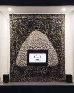 *Onigiri*, 2025, installation with animation Onigiri, acrylic on canvas, ceramics, 193 x 190 x 110 cm, photo: Jens Weyers